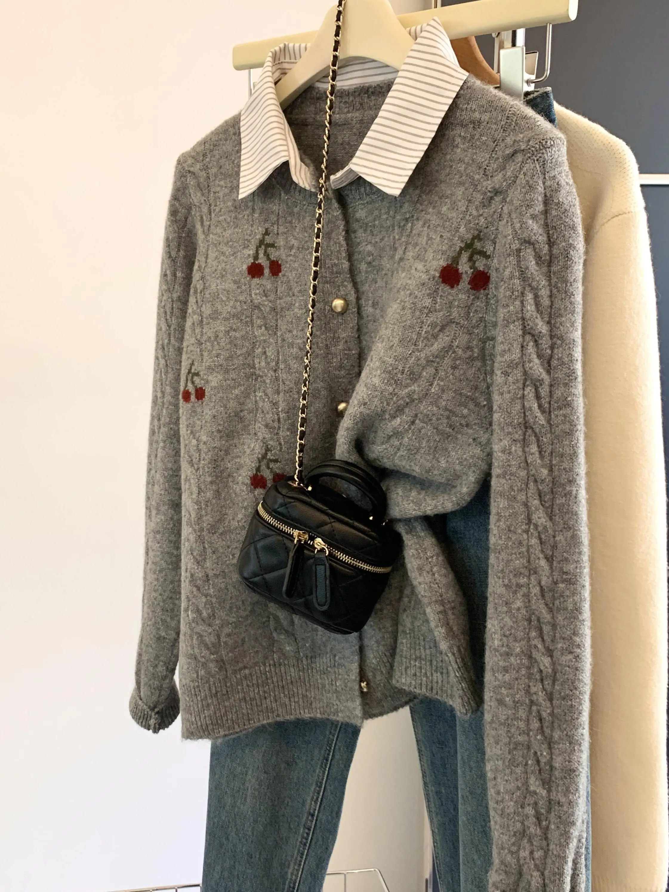 Women's Loose Knitted Sweater  - Embroidery Rose 评论和价格