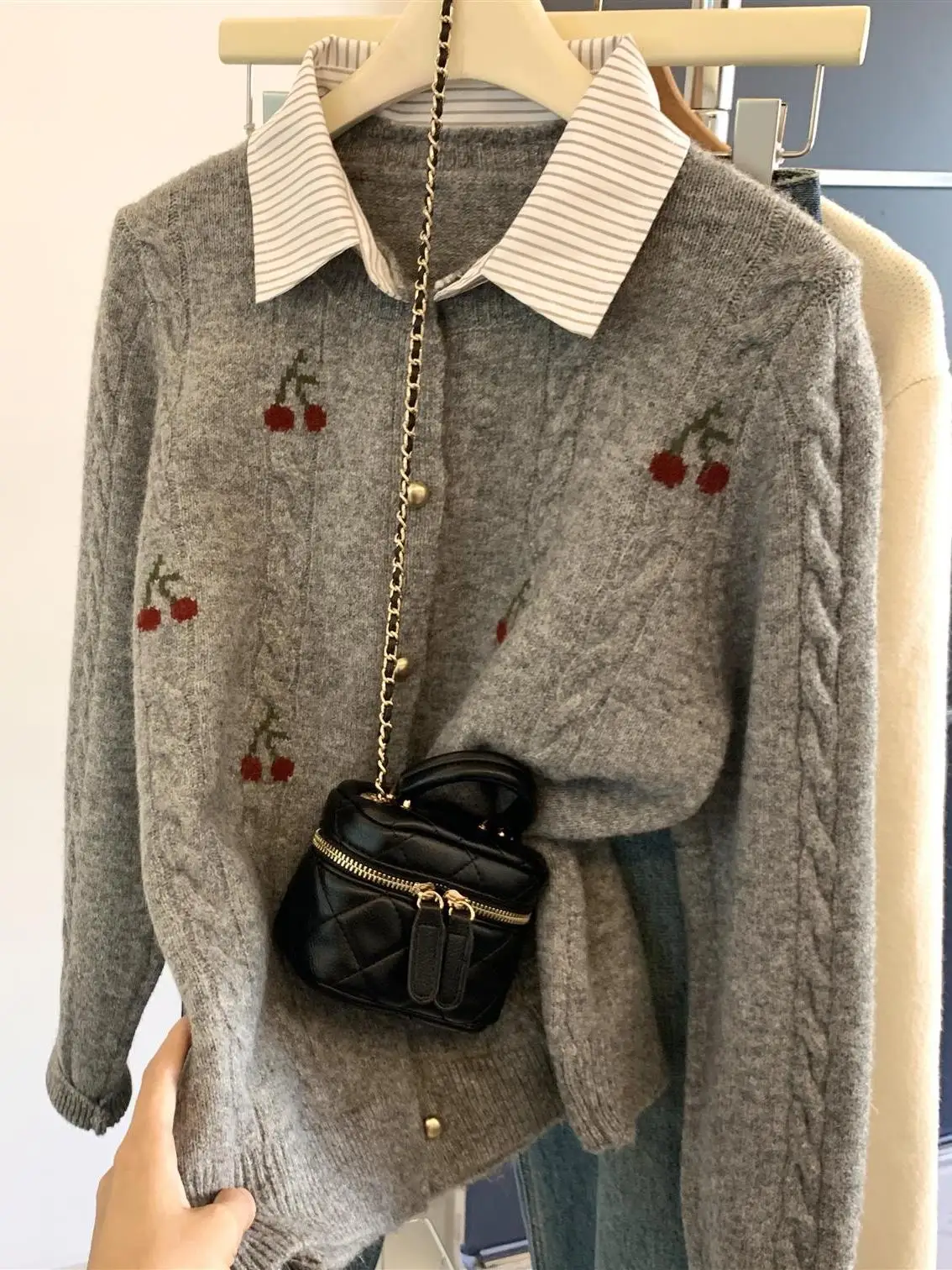 Women's Loose Knitted Sweater  - Embroidery Rose 评论和价格